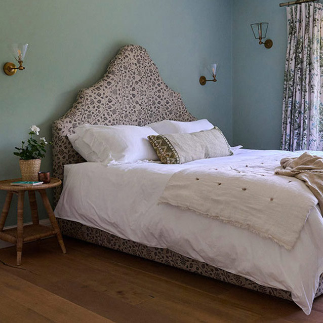 Gothic king size bed in RHS Collection Gertrude Jekyll Trailing Vine Brown